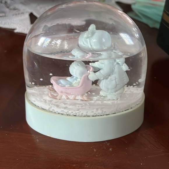 Water Dome-The Enesco Precious Moments Collection January birthday baby Vintage - Picture 2 of 3